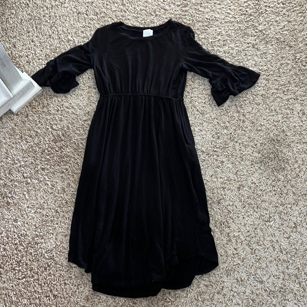 black plain dress